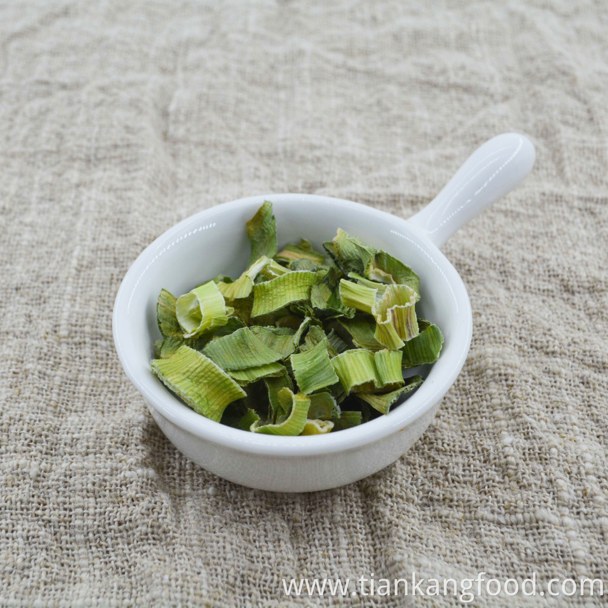 Dehydrated dried green leeks